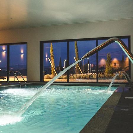 Mw Douro Wine & Spa Santa Marta de Penaguiao Exterior photo The swimming pool at the hotel