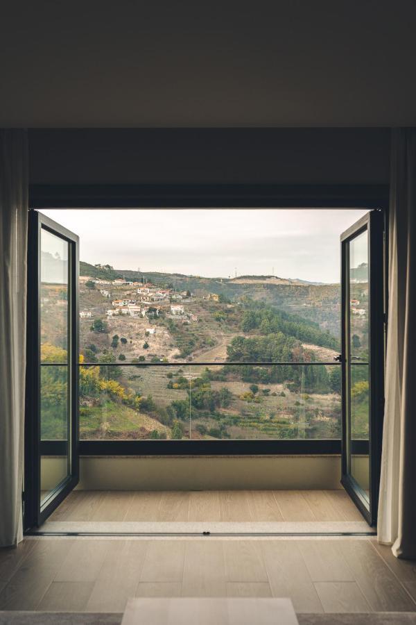 Mw Douro Wine & Spa Santa Marta de Penaguiao Exterior photo View of the village from the hotel