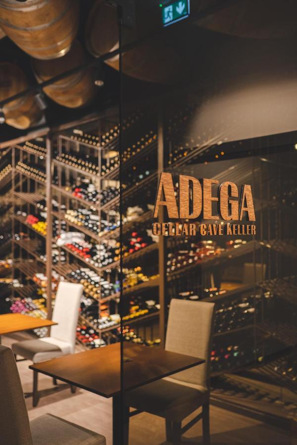 Mw Douro Wine & Spa Santa Marta de Penaguiao Exterior photo Adelaga Wine Shop
