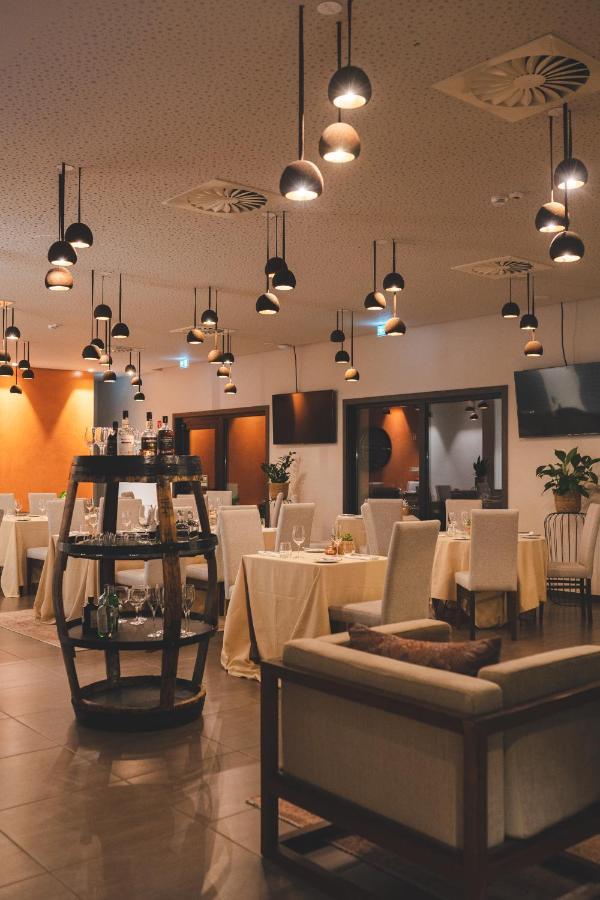 Mw Douro Wine & Spa Santa Marta de Penaguiao Exterior photo Restaurant