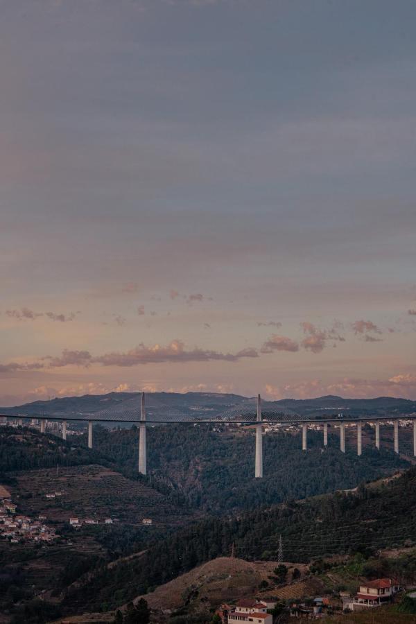 Mw Douro Wine & Spa Santa Marta de Penaguiao Exterior photo View of the bridge from the observation deck