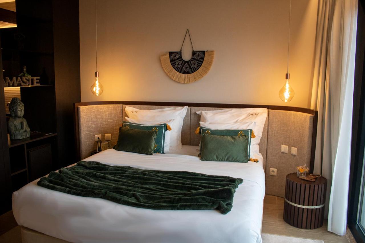 Mw Douro Wine & Spa Santa Marta de Penaguiao Exterior photo A bedroom at the hotel