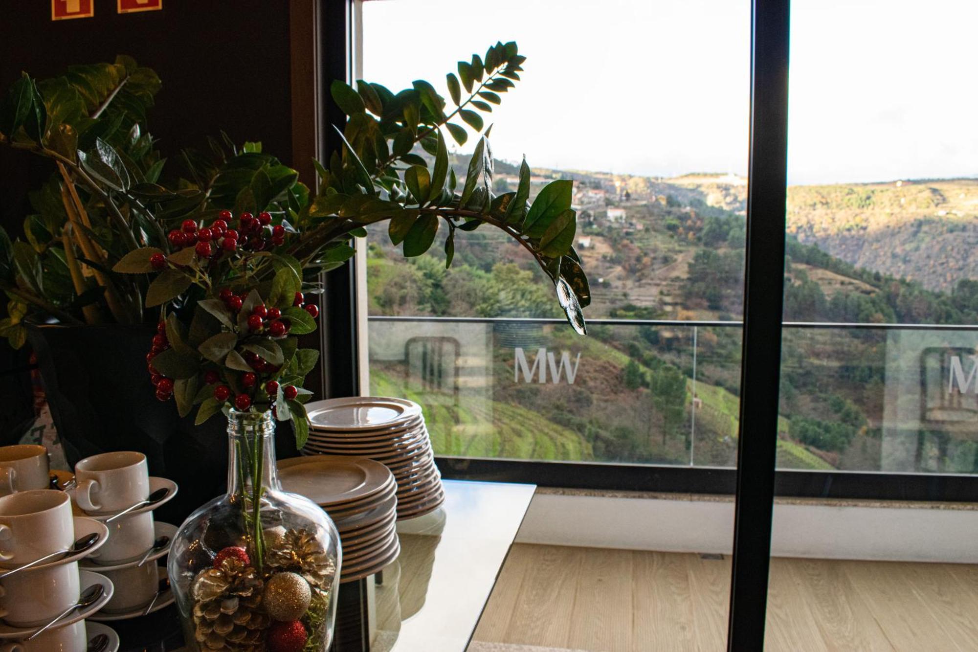 Mw Douro Wine & Spa Santa Marta de Penaguiao Exterior photo View from the kitchen