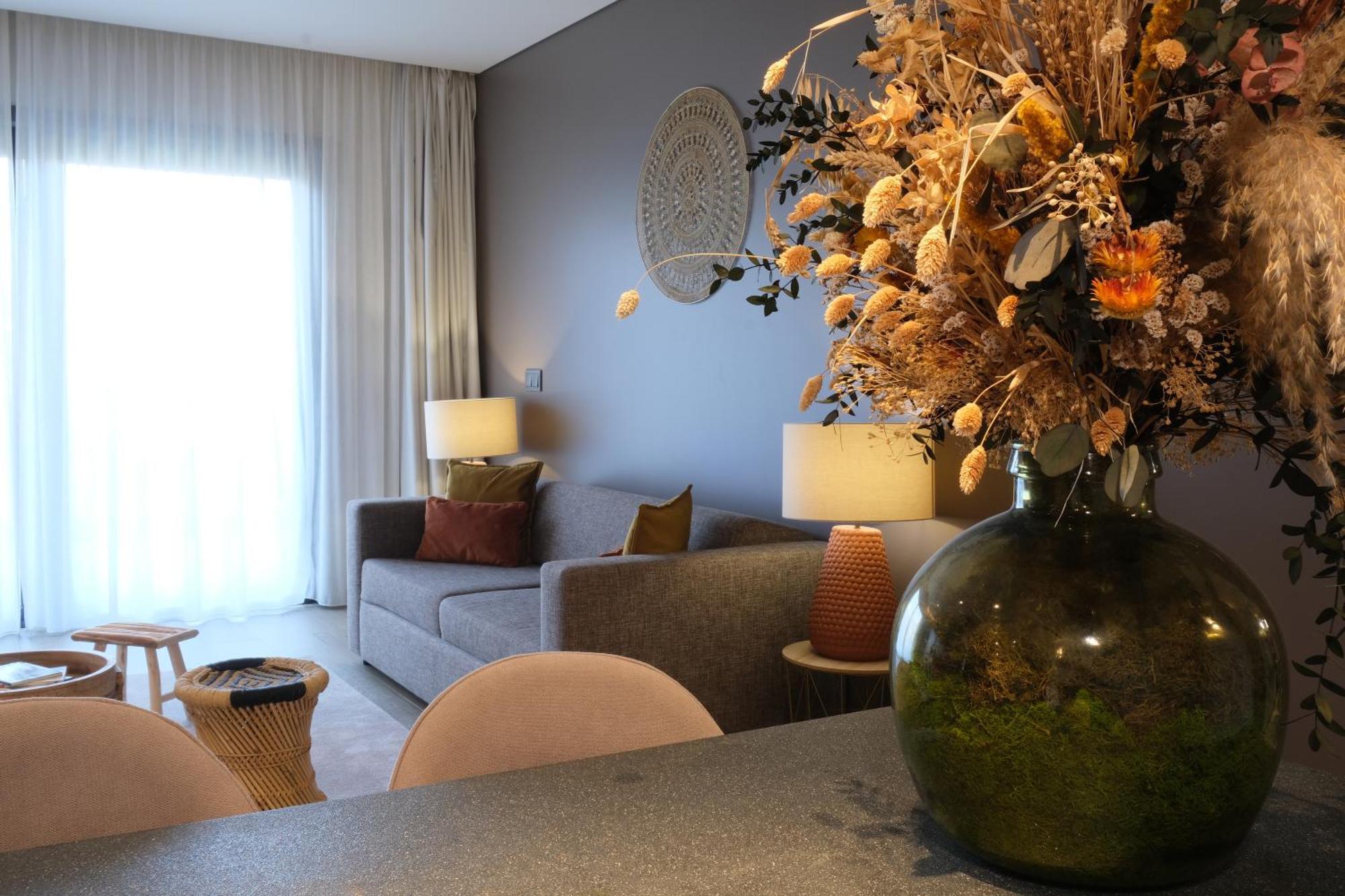 Mw Douro Wine & Spa Santa Marta de Penaguiao Exterior photo A living room in a typical apartment