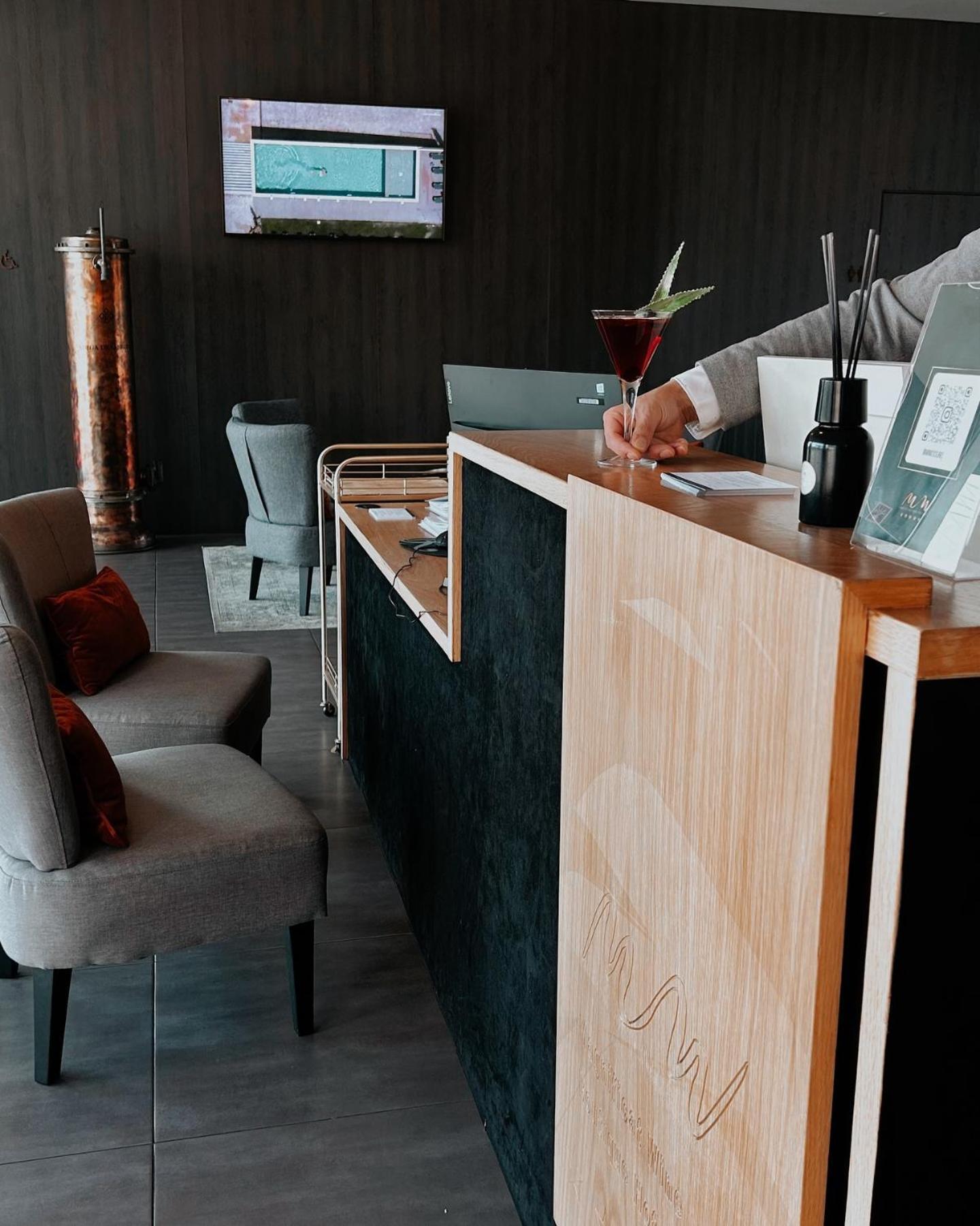 Mw Douro Wine & Spa Santa Marta de Penaguiao Exterior photo Reception desk at a hotel